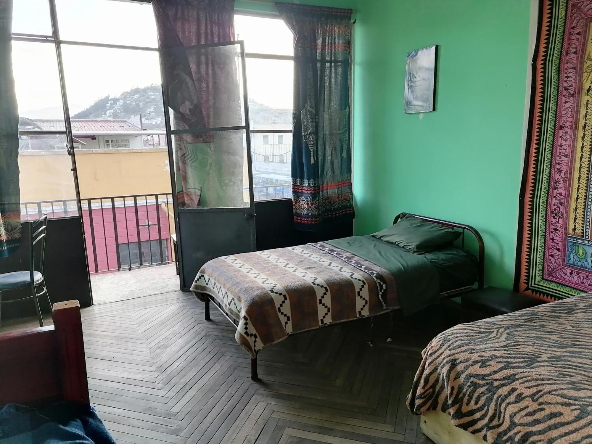 Latinos Brothers House Quito Rom bilde